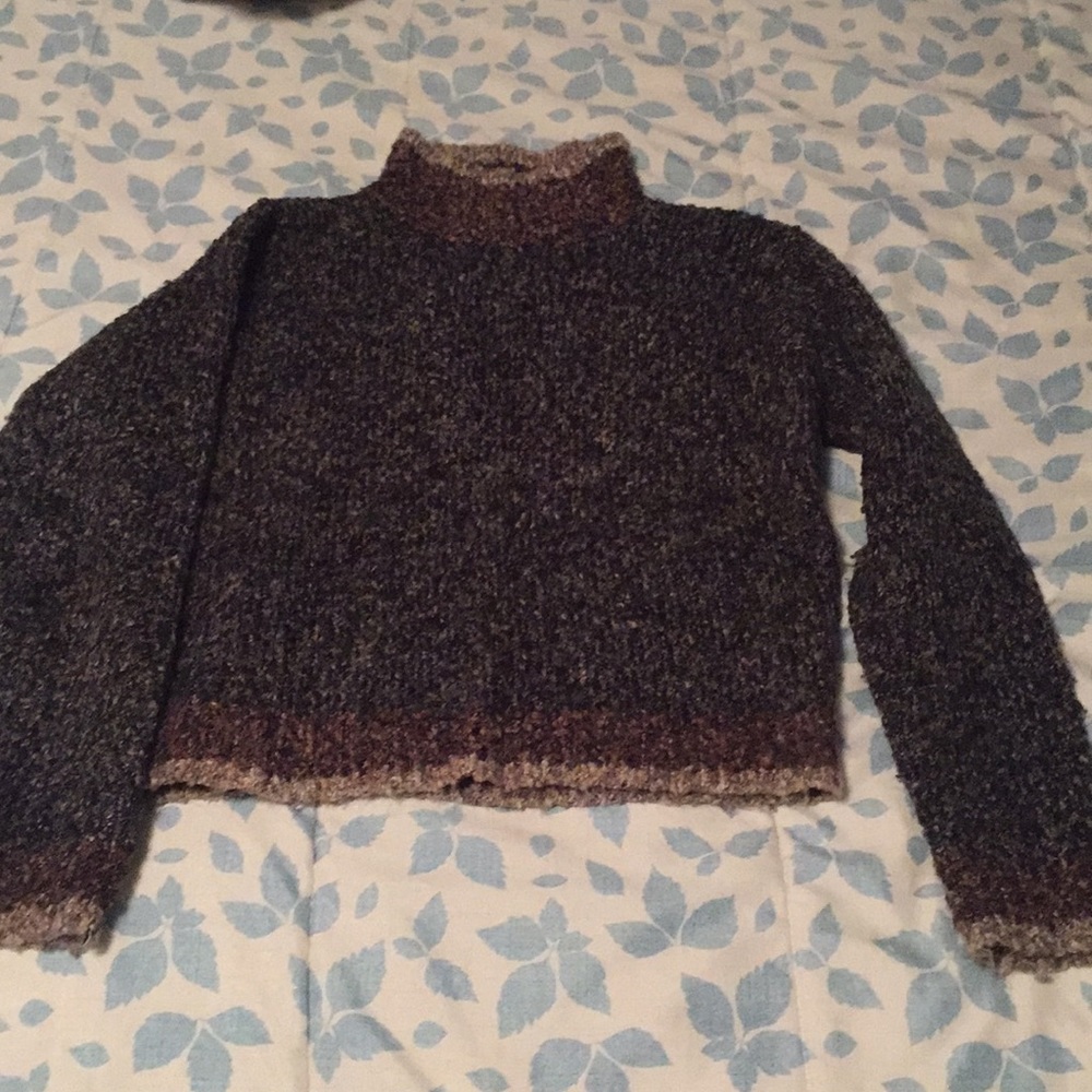 Crop top type sweater